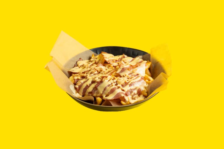 LOADED FRIES CU SOS CHEDDAR, BACON SI CEAPA